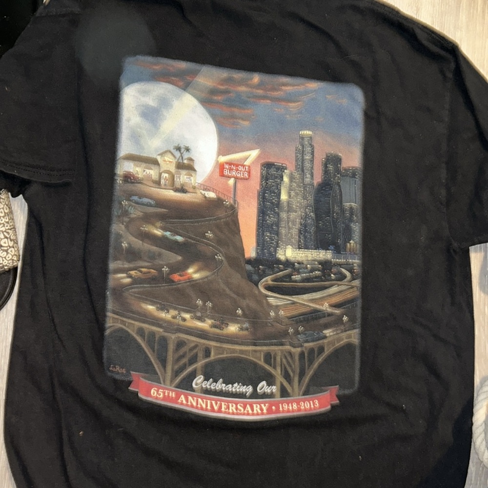 DONATING!!  IN N_-OUT BURGER; ANNIVERSARY IN-N-OUT Burger T Shirt Sz L.